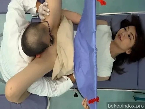 Dokter kandungan mesum suka menghisap vagina pasien