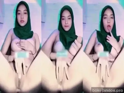 Cewek cantik memek tembem mulus colmek nakal