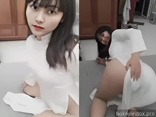 Remaja Ao dai mencoba menyenangkan pacarnya