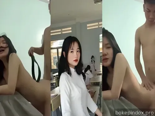Menepuk pantat anjing siswa itu